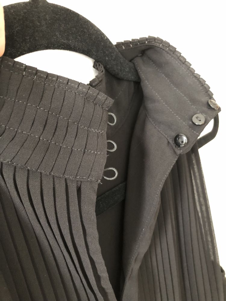 Top negru plisat Zara