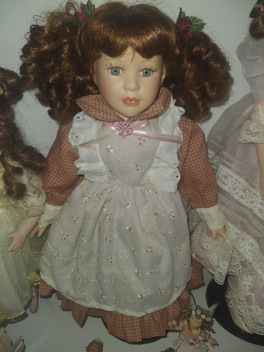 Păpușă de porțelan