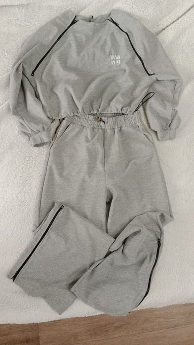 Отдам пару пакетов вещей на девушку от 44 до 46 размера