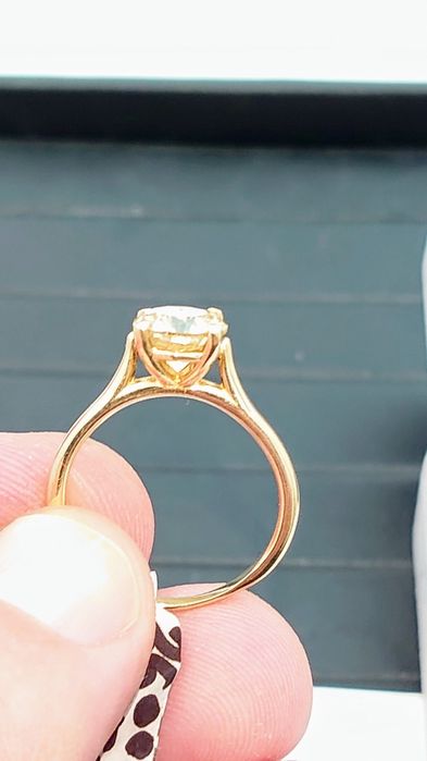 Vând inel cu diamant natural mare de 2 carate cu certificat.