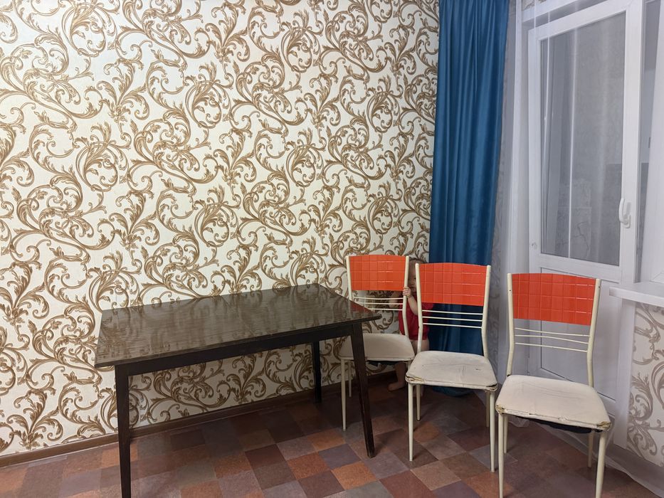 Продам стол со стульями(3 штук)