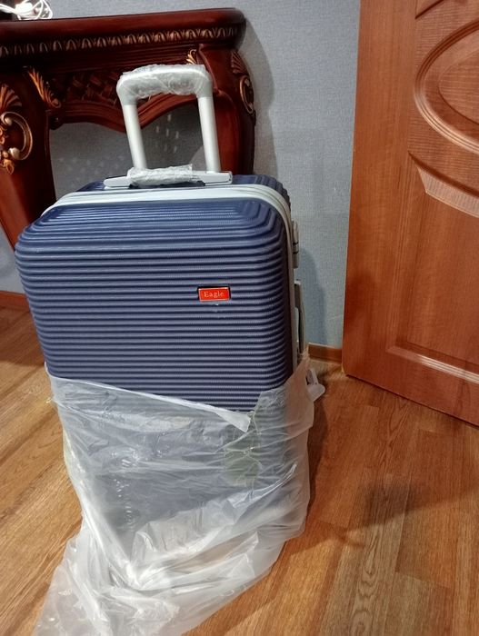 Чемодан дорожный