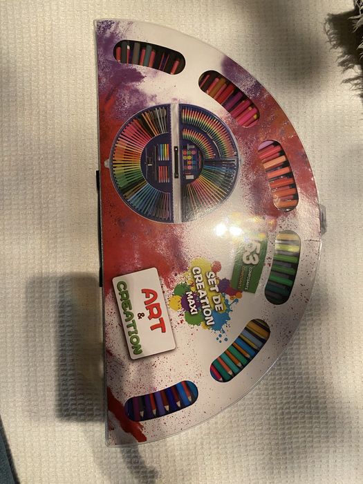 Set complet pt scoala : carioci , creioane …etc