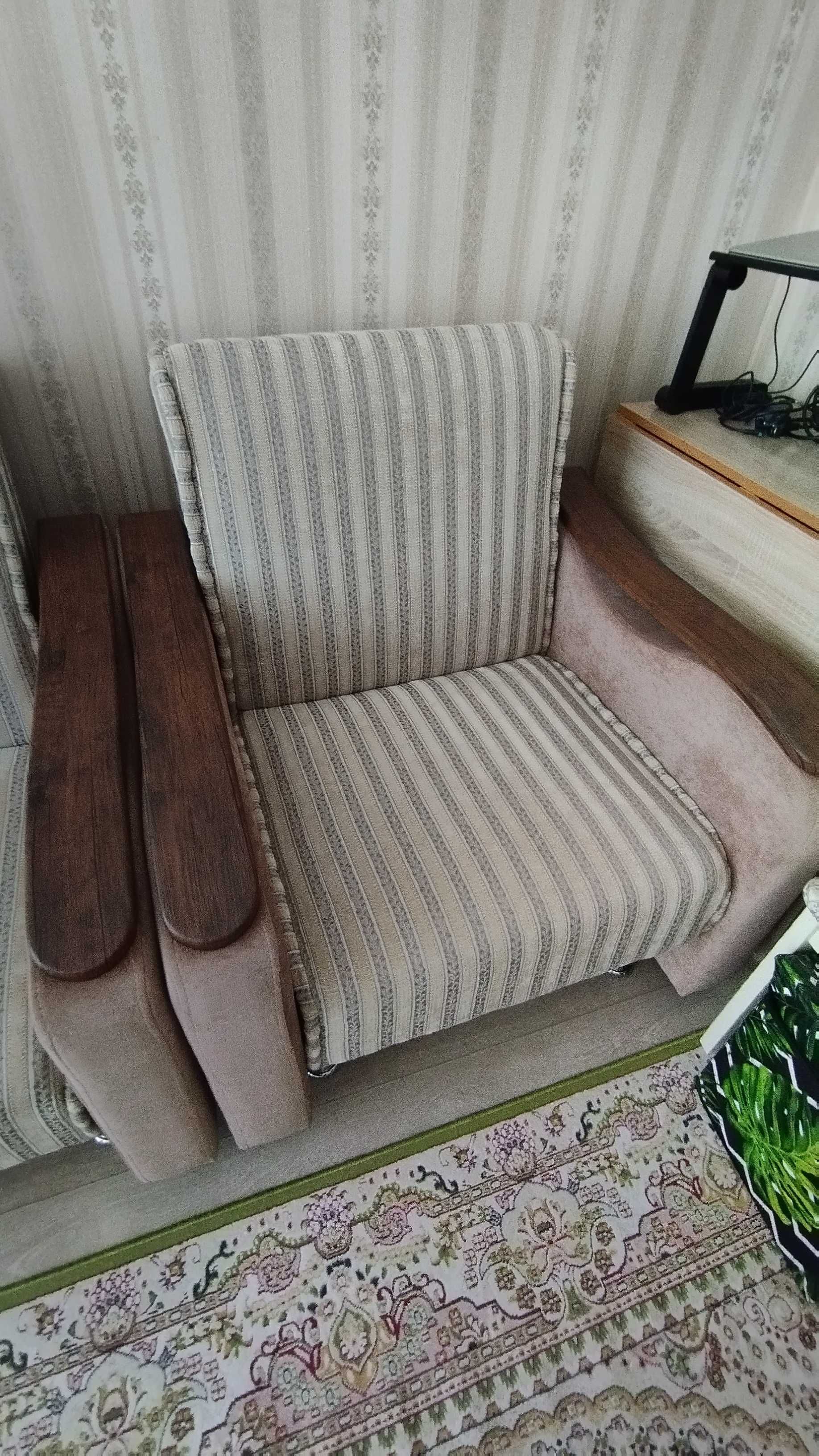 Продам два кресла раскладных
