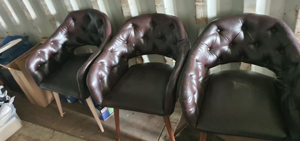 Кресло есть 4шт. Ест дефекты сломанный