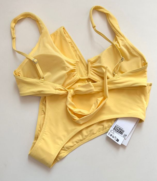 H&M нов бански от две части в наситен пастелно жълт цвят