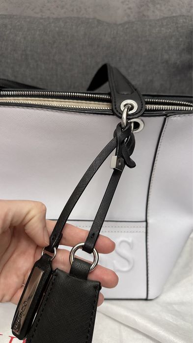 Чанта Guess