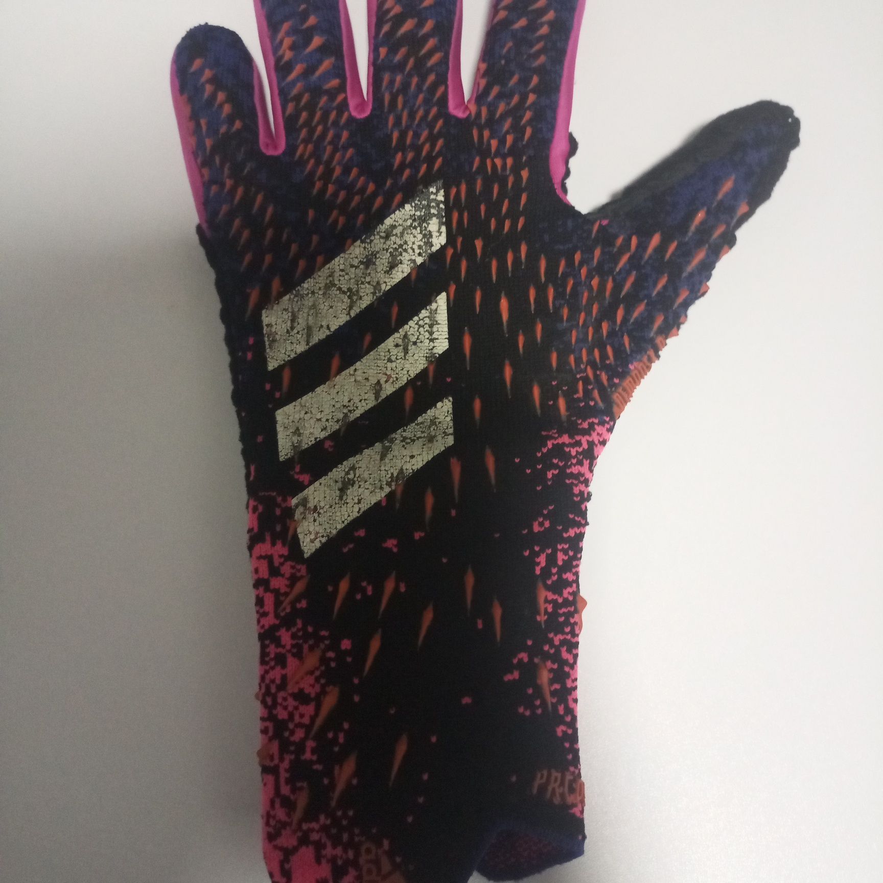 Вратарские перчатки Adidas pridator