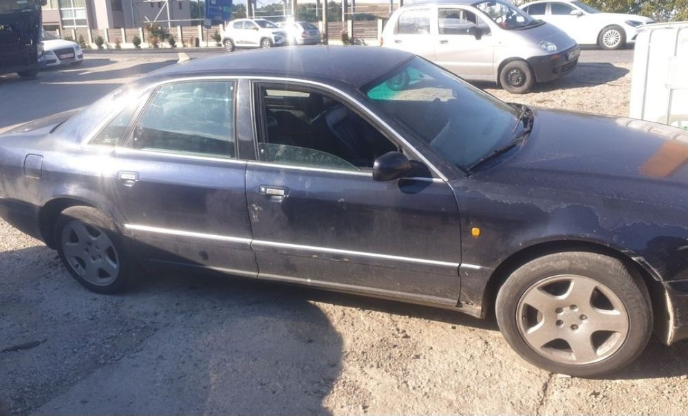 Dezmembrez Audi A 8 2.5 tdi