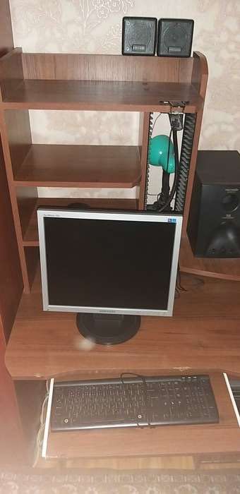 Компьютерный стол