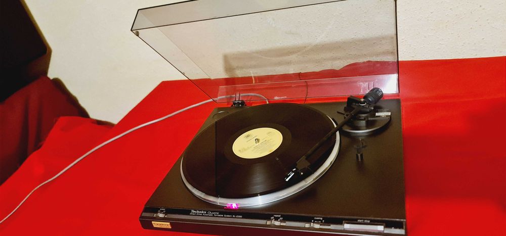 Technics SL-Q300 Direct-Drive Full Automatic Turntable System