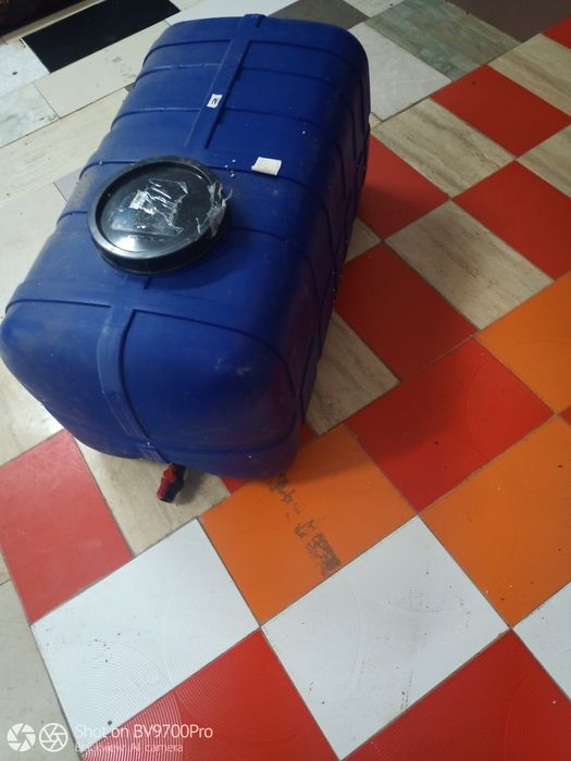 Butoi din plastic alimentar, capacitate 300 litri