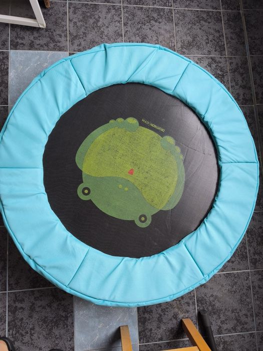 Vând trambulina și placa  omfla