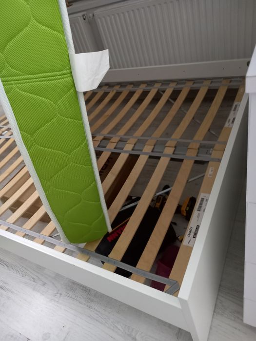 Pat dormitor cu somiera si saltea 140×200