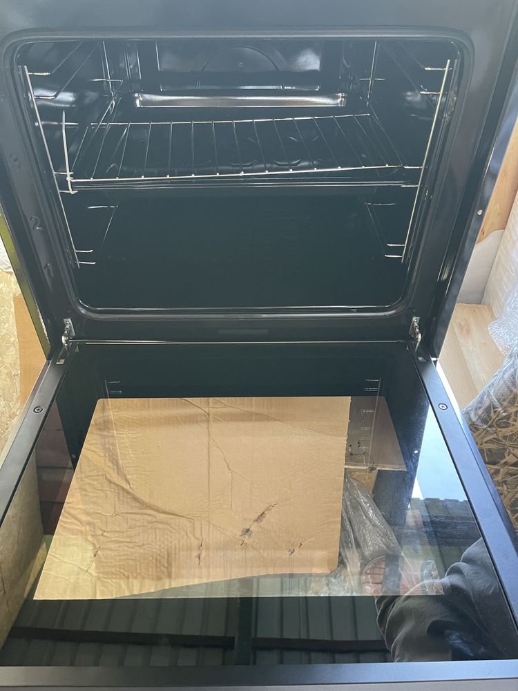 Продам новую встраиваемую электрическую духовку  .