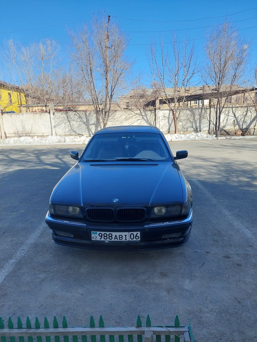 BMW 728i 1996  года.