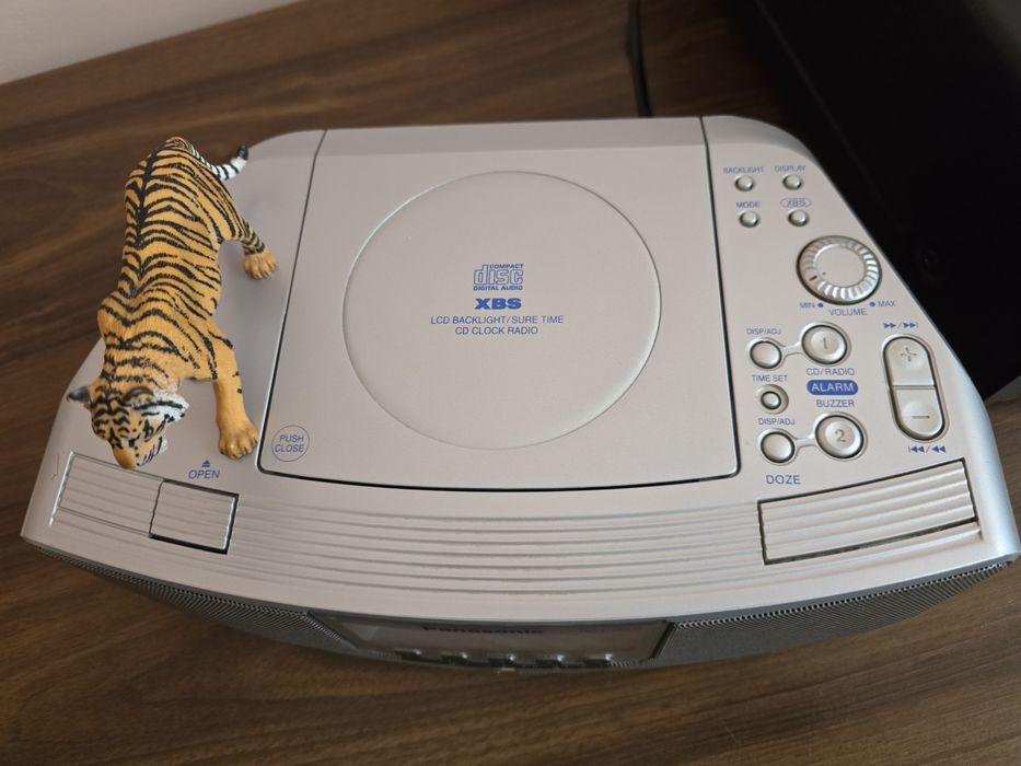 Panasonic RC-CD500. Un combo de vis. Alarm,clock, radio,cd. Preț fix !