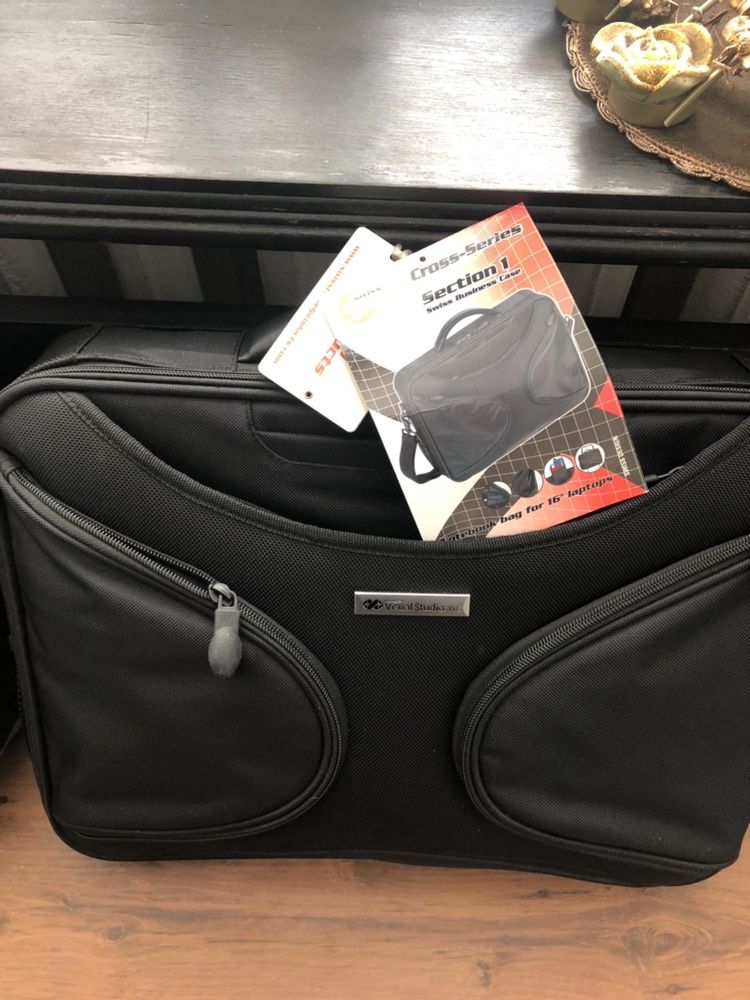 Две нови швейцарски бизнес чанти.