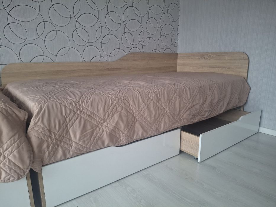 Легла с еднолицеви  матраци -2 бр