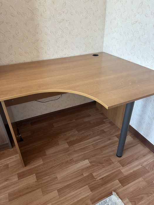 Стол компьютерный