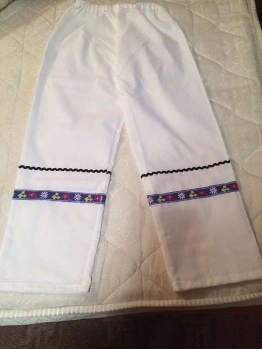 Vând pantaloni costum popular de baiat 4- 5 -6 ani . Preț 80 RON