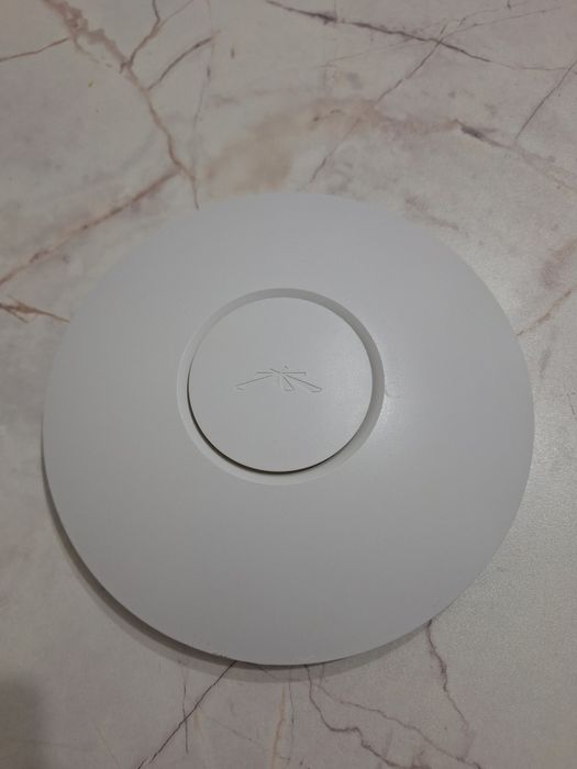 Продам управляемый коммутатор и точки доступа Ubiquiti