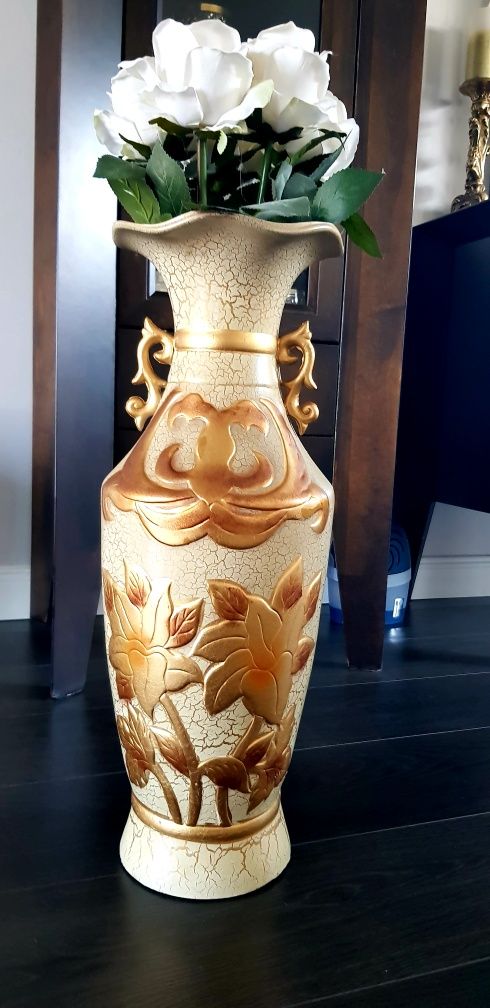 Vas vechi din ceramică glazurata