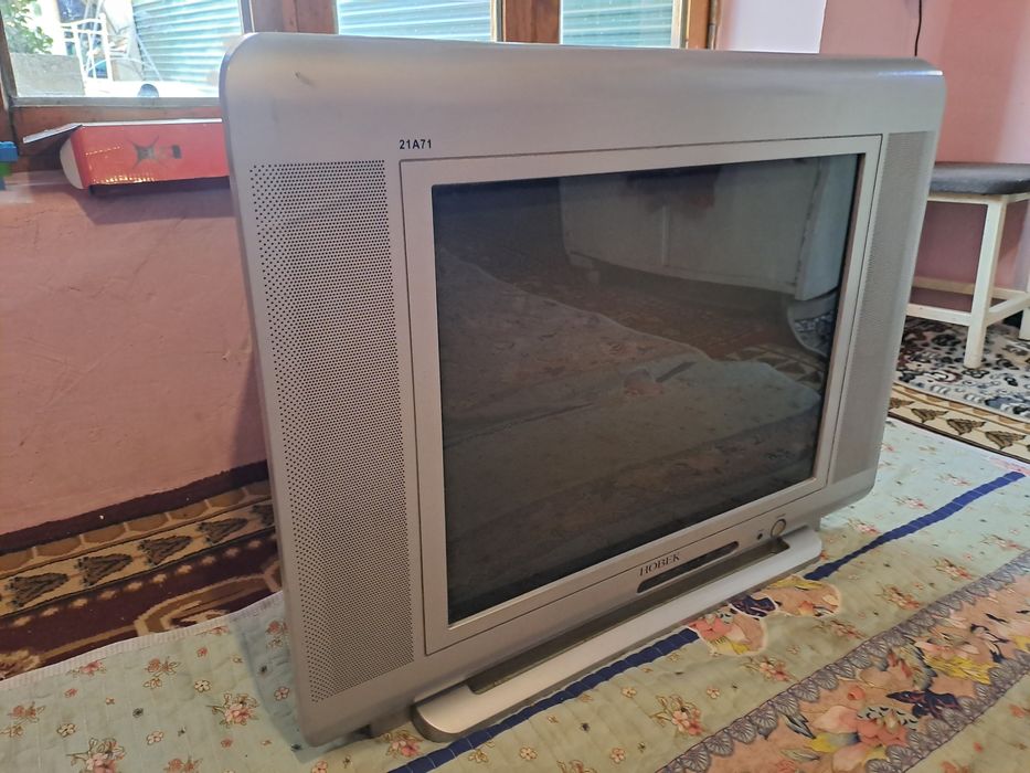 Televizor sotiladi