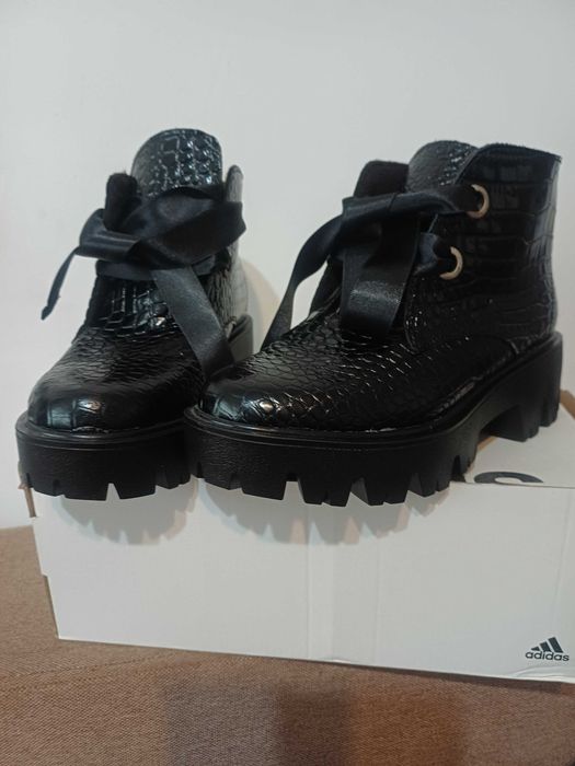 Vand ghete de piele dama noi