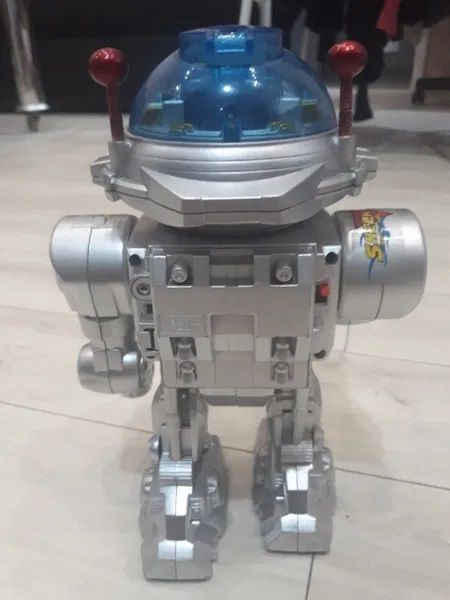 Голямо детско интерактивно роботче вървящо светещо узвучено