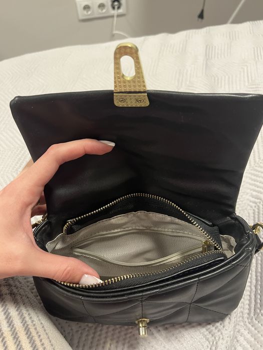 Черна чантичка