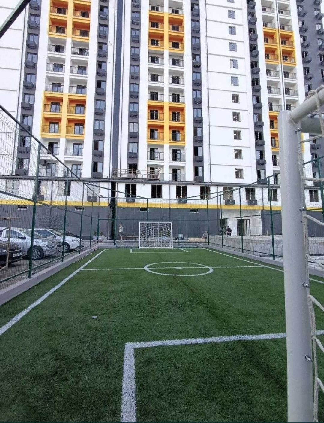 Продам свою 1 комнатное квартиру возле метро.  Бир хонали уй сотилади,