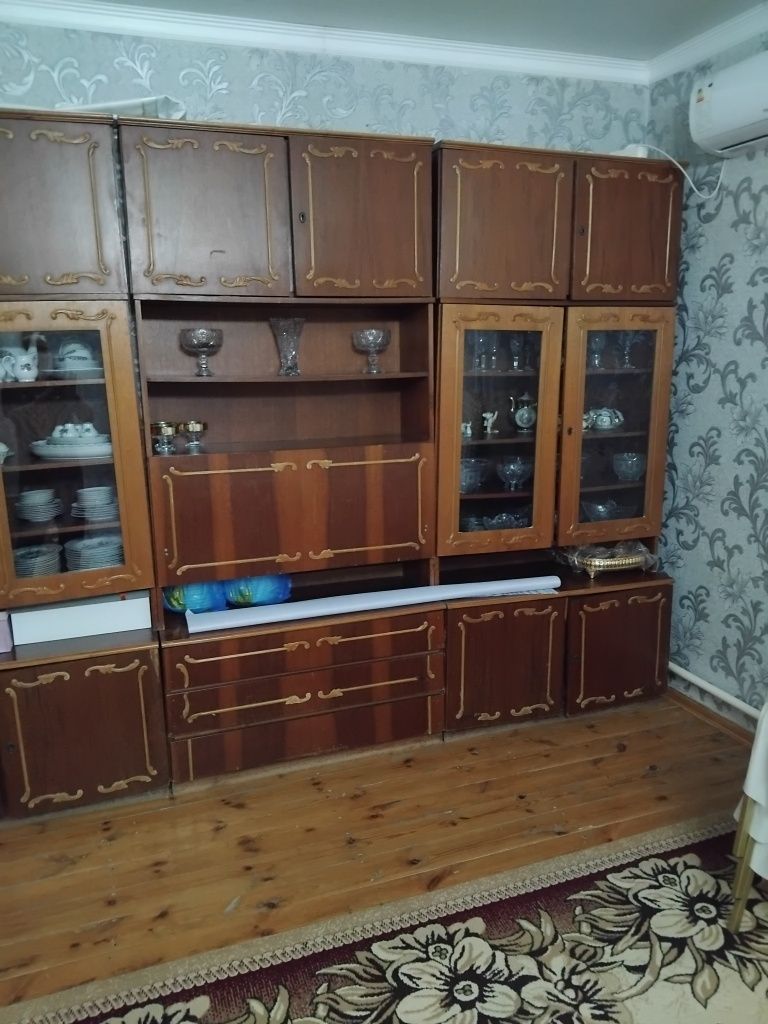 Продам стенку со шкафом,с шифонером,с напольной тумбой.