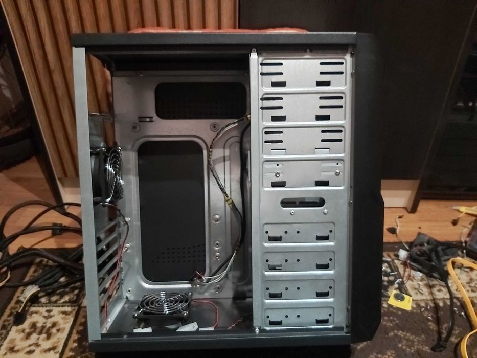 Carcasa PC marca Spacer echipata cu dvd-rw, 3 coolere si cititor