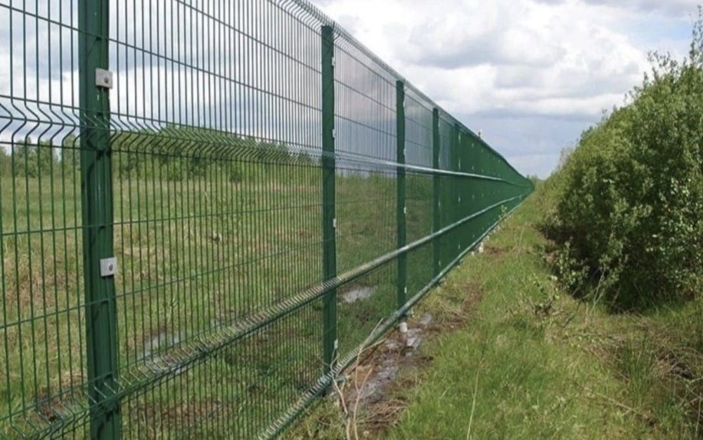 Garduri si porți din plasa bordurata si alte model dorit de client