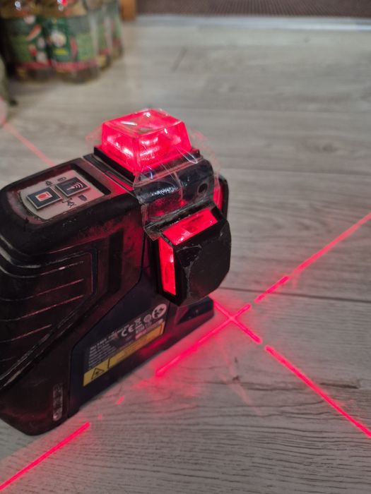 Laser bosch gll3-80 p lini rosi