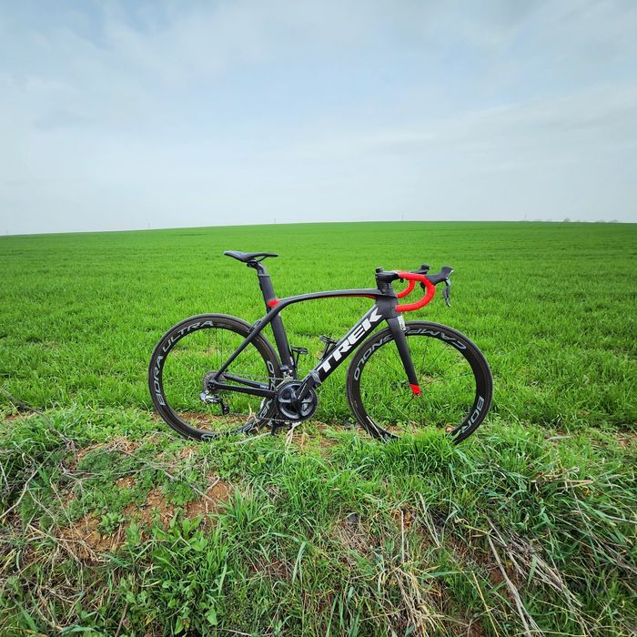 Оригинален шосеен велосипед Trek Madone 9 с ел. скорости и powermeter