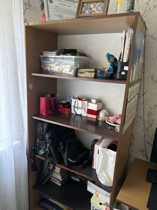 книжный шкаф и шкаф комод