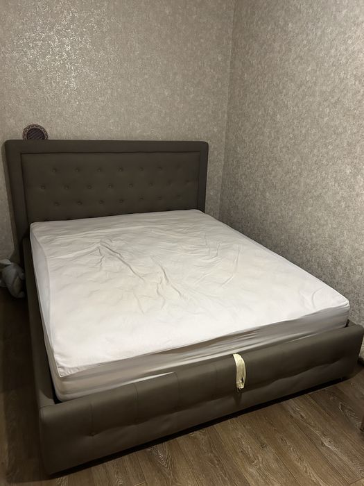 Продам кровать с нишой для хранения