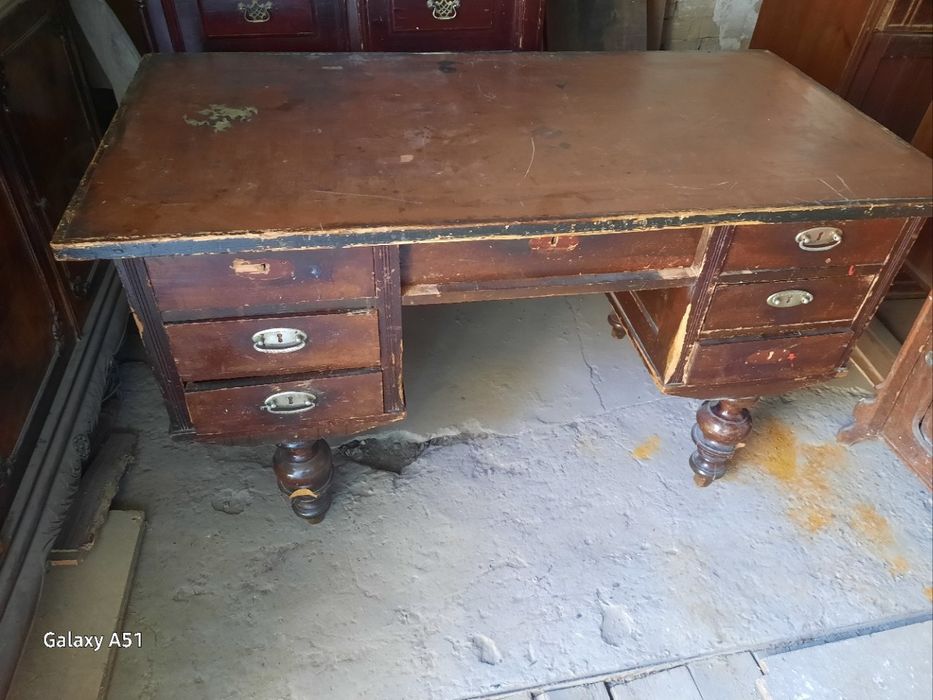 Продается антикварный письменный стол