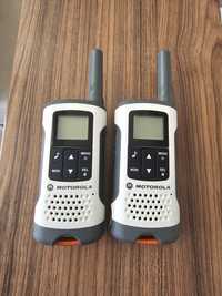 Set 2 statii walkie talkie Motorola TLKR T50