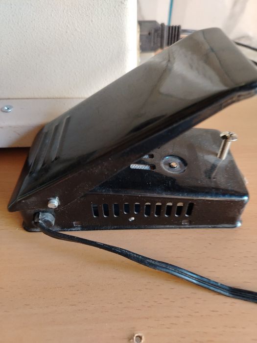 Mașină de cusut marca Iulia fabricată la Cugir