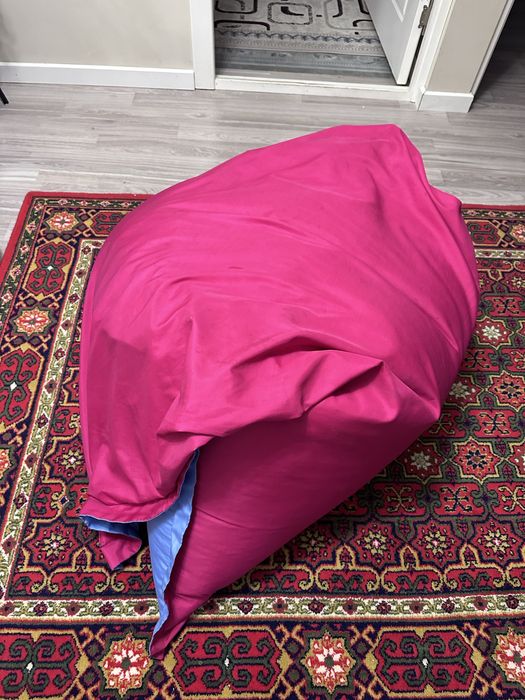 Продается биг бен подушка .