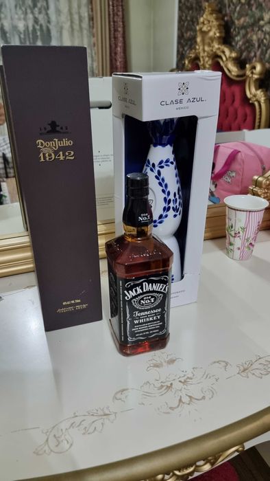 Тек ила donjulio1942, clase azul по 100 000 тенге за штуку