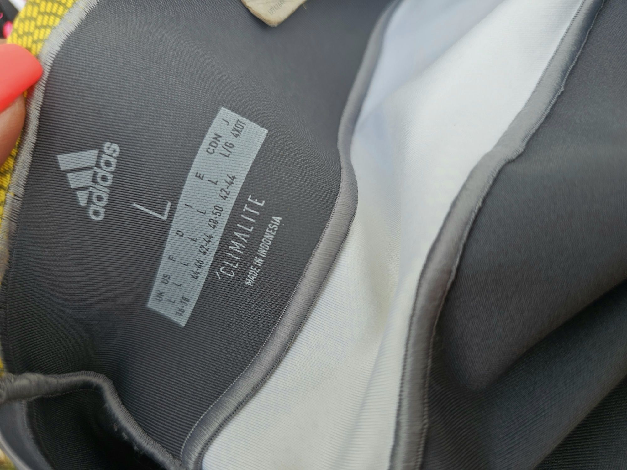 Adidas оригинален дамски клин Л размер нов