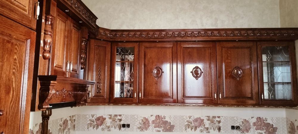 Mobila de bucătărie sculptată unicat