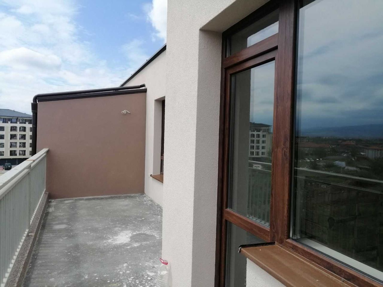 Продава се Двустаен апартамент в Пловдив, Остромила - 69 кв.м за 1218 €/кв.м - Снимка #1