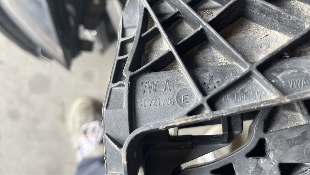 2 броя педал за съединител VW Golf 5
