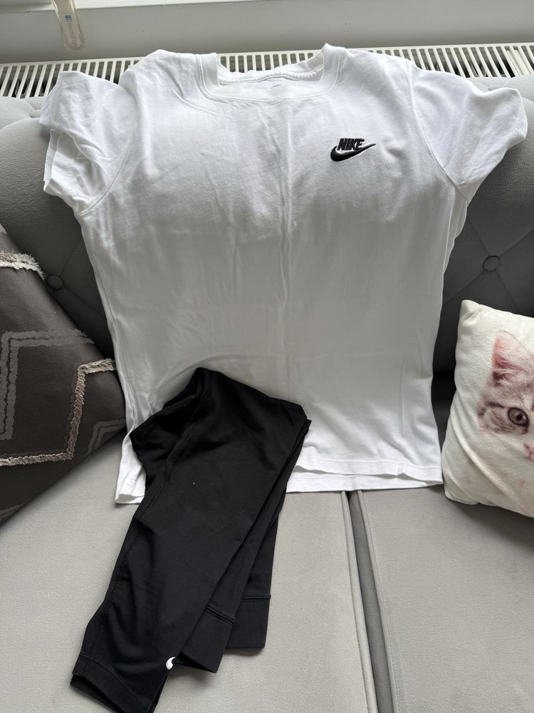 Сет от клин и тениска на nike