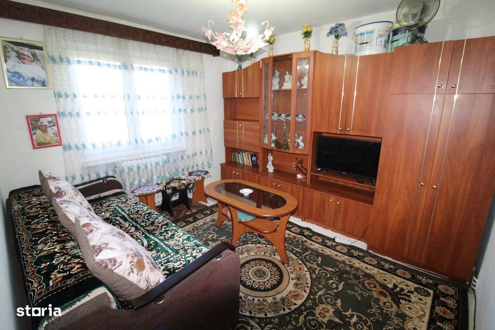 Vând apartament 2 camere în Hunedoara zona Str.Eliberării parter înalt